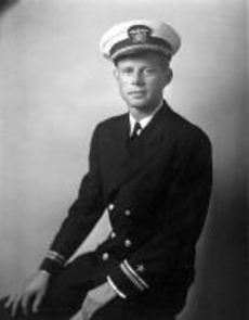 John F. Kennedy 1942 als Marineoffizier