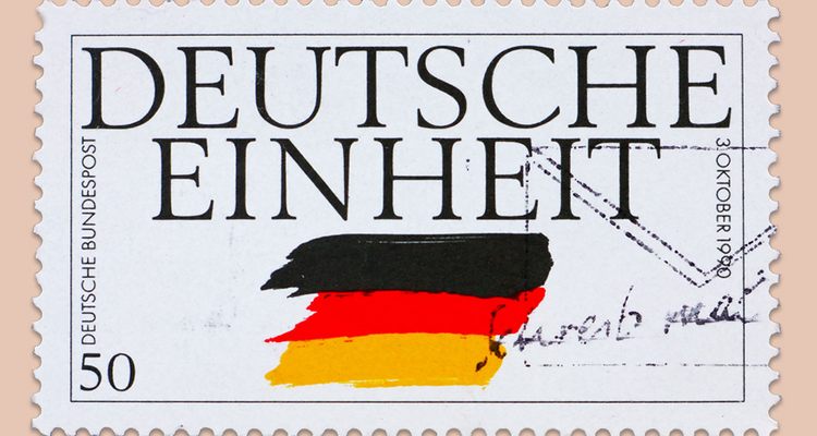 Briefmarke zum Tag der deutschen Einheit. Foto: Adobe Stock | Laufer 