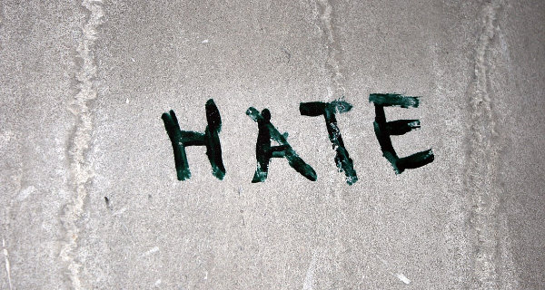 Hate. Foto: Quinn Dombrowski, Wikimedia, CC BY-SA 2.0