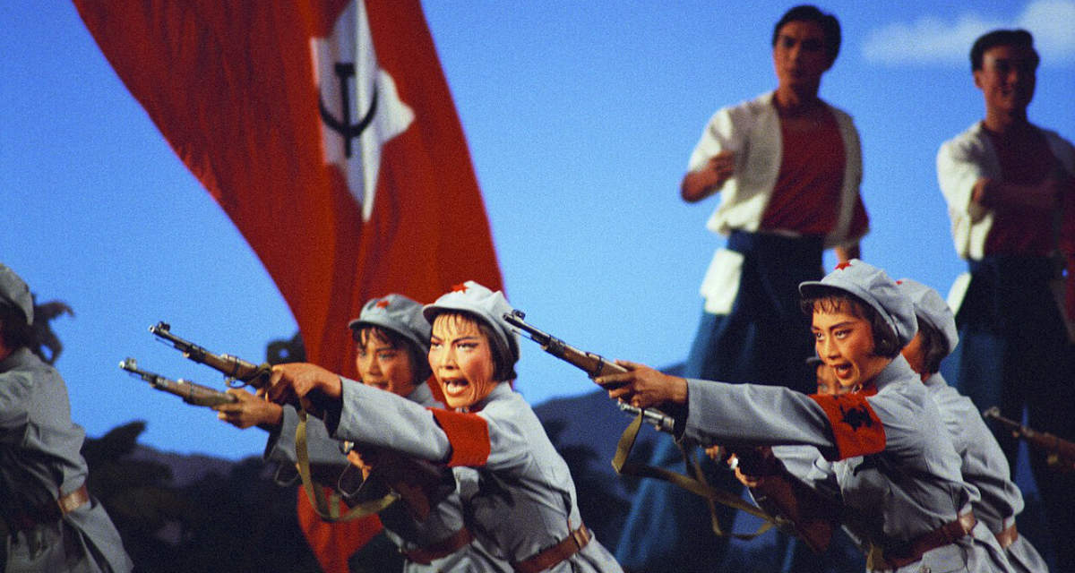Szene aus dem chinesischen Ballettstück „The Red Detachment of Women“.