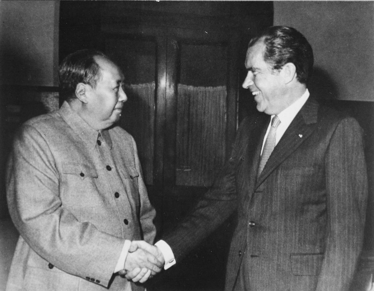 Mao Zedong trifft US-Präsident Richard Nixon.