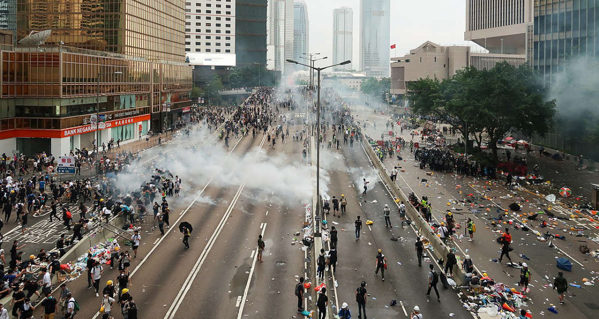 Die Polizei geht in Hong Kong gegen Demonstranten der Demokratiebewegung vor.