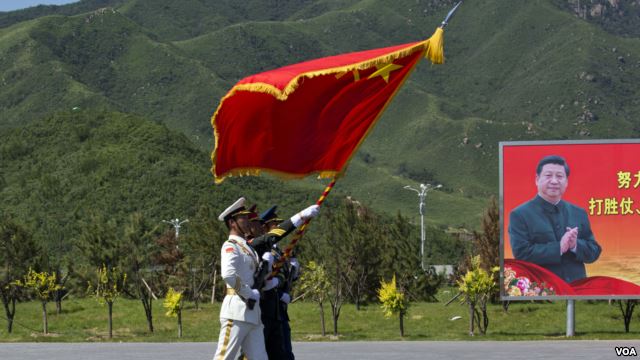 Xi Jinping auf einem Plakat in Peking.