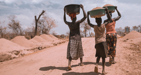 Flüchtlingscamp in Uganda. Foto: Ninno JackJr, unsplash.com, CG6Gd-QIOY