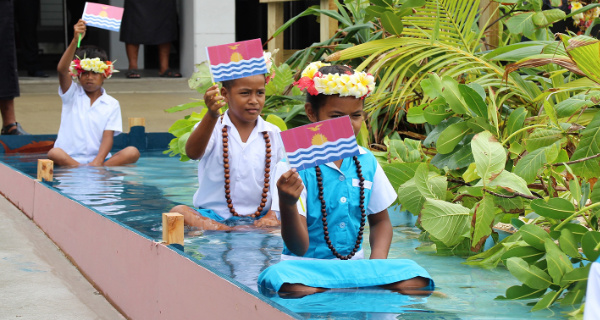 Protestaktion von Kindern auf Tuvalu, einem Inselstaat im Südpazifik, um auf den steigenden Meereswasserspiegel aufmerksam zu machen. Foto: Pacific Islands Forum Secretariat