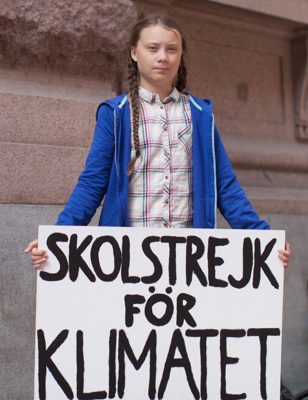 Greta Thunberg, Initiatorin der Bewegung „Fridays For Future“ vor dem schwedischen Parlament 2018. Foto: wikimedia | Anders Hellberg | CC BY-SA 4.0