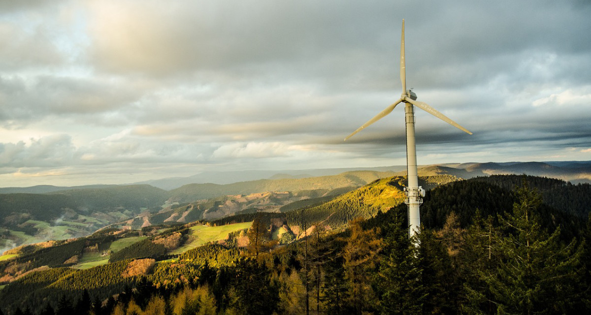 Windrad im Schwarzwald. Foto: pixabay | Volkan Jurleit