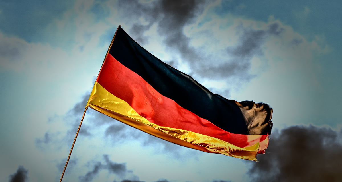 Deutschland liegt in der „Reporter ohne Grenzen“-Rangliste der Pressefreiheit 2022 nur noch auf Platz 16 von weltweit 180 erfassten Staaten. Symbolfoto Deutschlandflagge: Pixabay.com | Analogicus. 