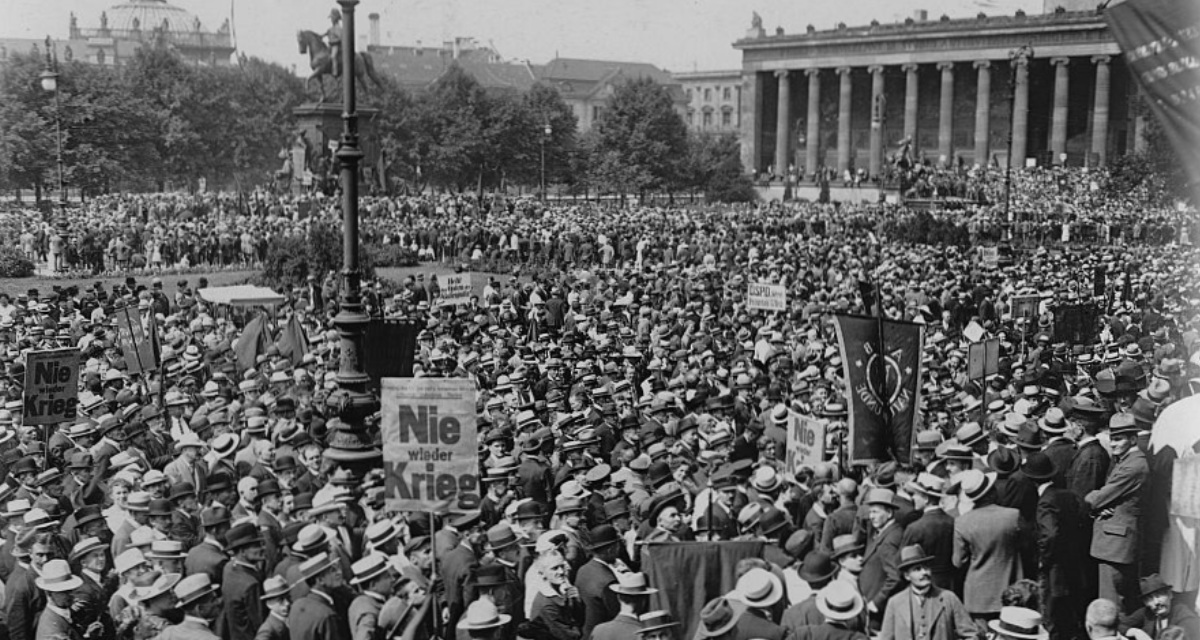 Anti-Kriegs-Demonstration in Berlin, 1922.